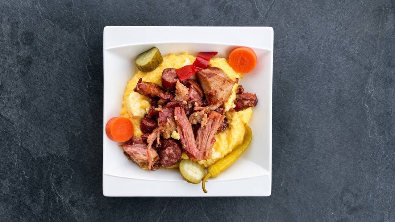 https://kayus-menu.b-cdn.net/thumbnails/carne-garnita.jpeg