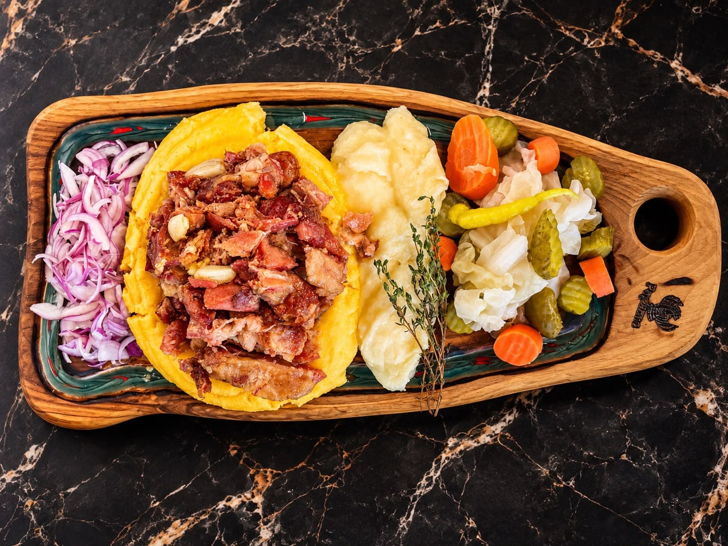 https://kayus-menu.b-cdn.net/thumbnails/platou-carne-garnita.jpeg